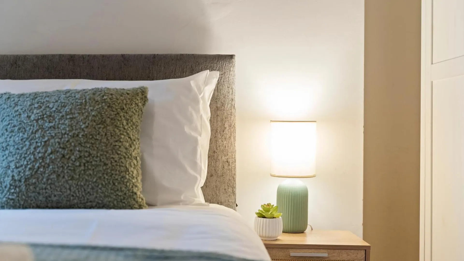 Peckham Cozy 2-Bed Gem In London Apartment