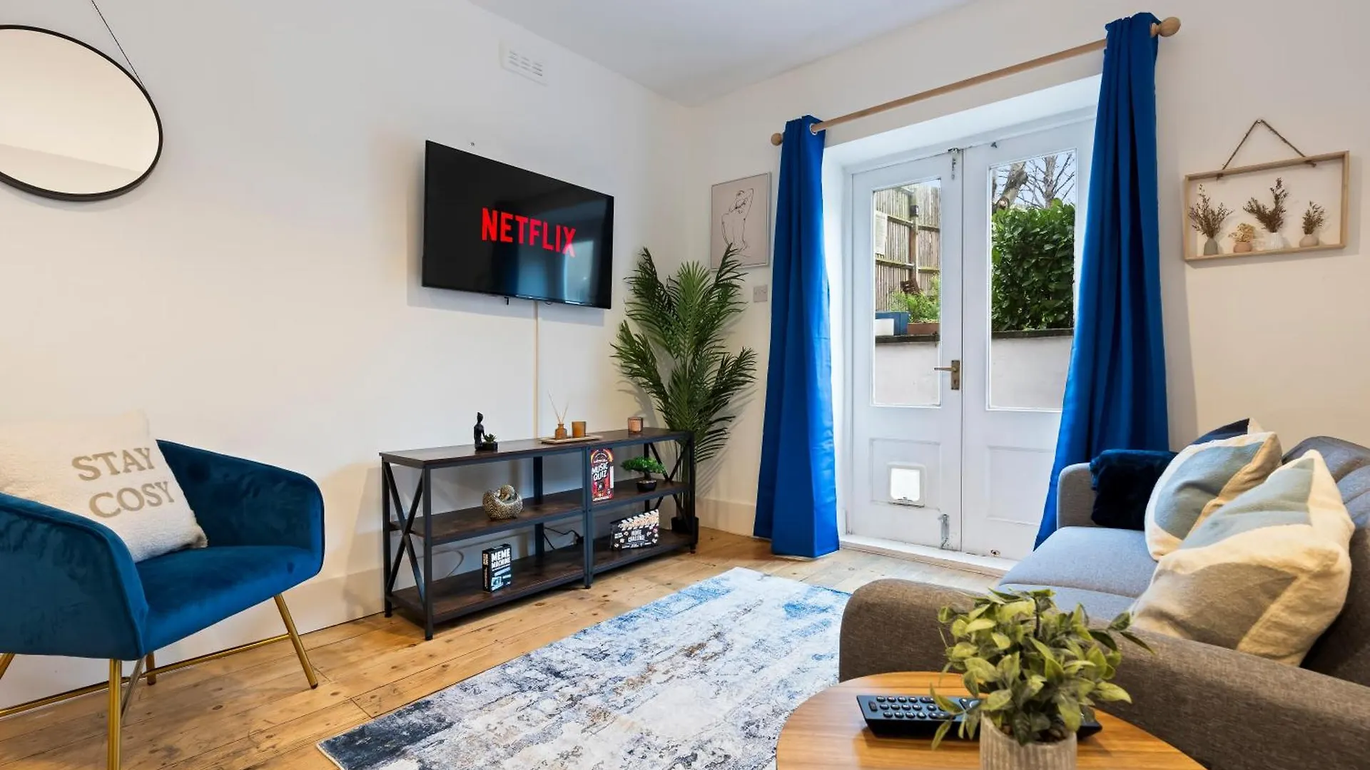 Peckham Cozy 2-Bed Gem In London contacts